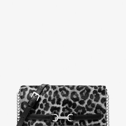 Bolso crossbody convertible Michael Kors con estampado animal print de leopardo.